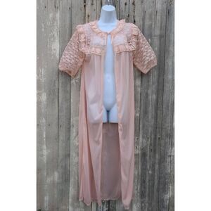 Vintage 1970s St Michaels Peach Lace and Nylon Peignoir / Robe